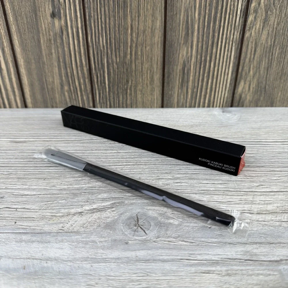 NARS Kudoki Kabuki Brush Limited Edition Makeup Brush New In Box Authentic